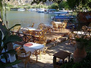 Dalyan terras met uitzicht over de Dalyan rivier